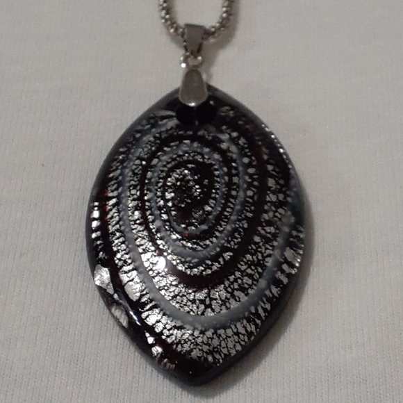 Black, Silver and Grey design pendant Necklace - Picture 2 of 2